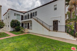 Building Photo - 320 S Reeves Dr