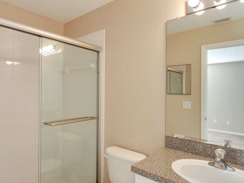 Building Photo - 6010 33rd Dr E