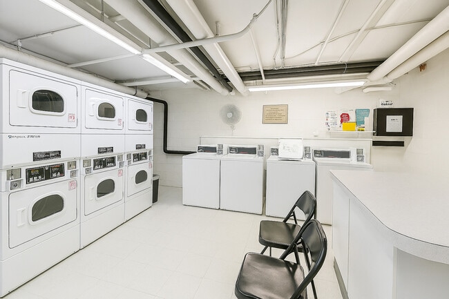 Building Photo - 6300 N Sheridan Rd