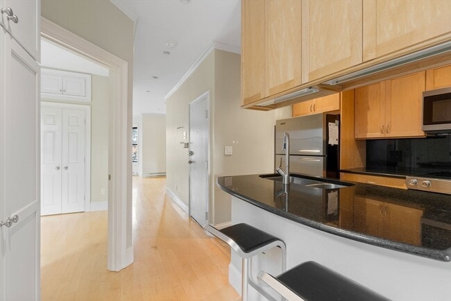 Building Photo - 17 Follen St
