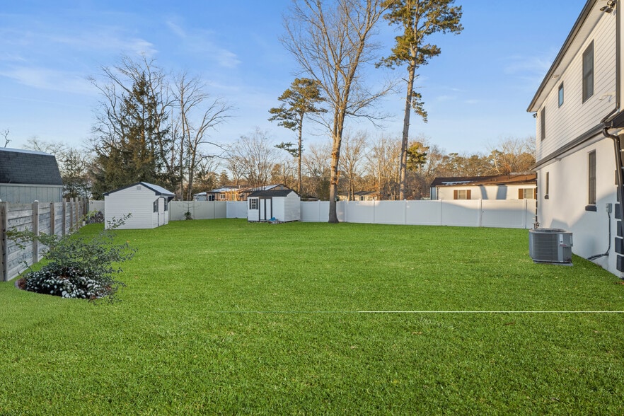 Building Photo - 207 Woodlawn Ave