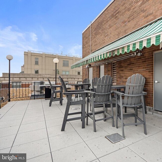 Building Photo - 1420 N St NW