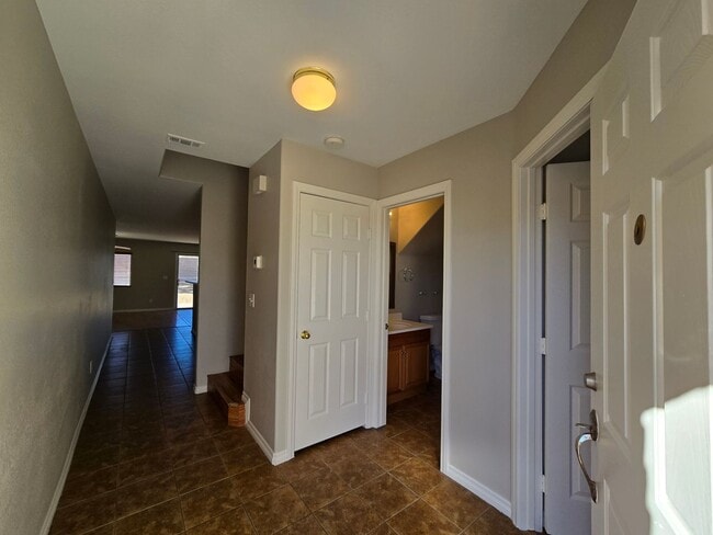 Building Photo - A Fabulous 4 Bedroom Home in N.Las Vegas 1 Bedroom Downstairs.