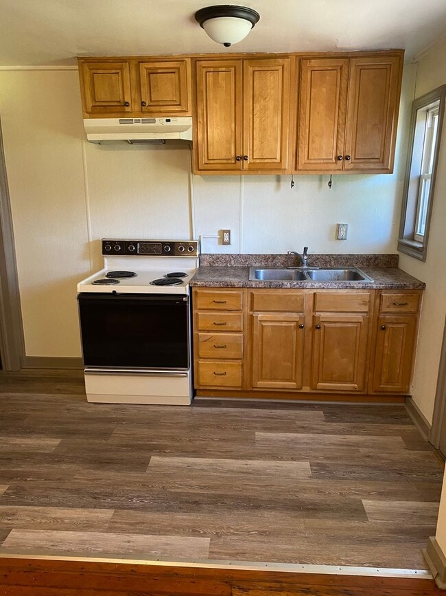 Building Photo - 642 N MARY St