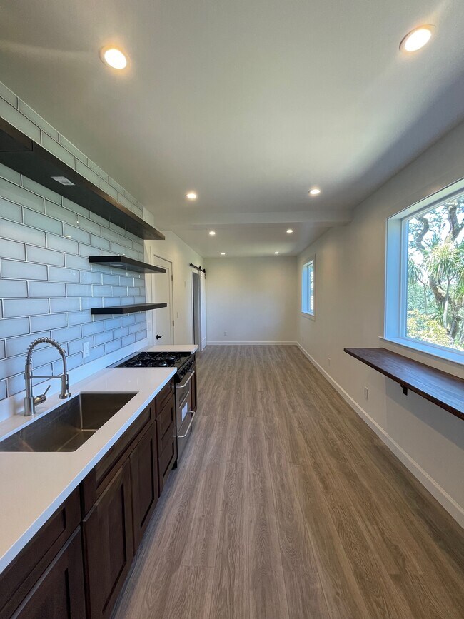 Building Photo - 252 Scenic Ave