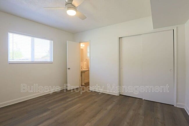 Building Photo - 3137 N 20th Pl
