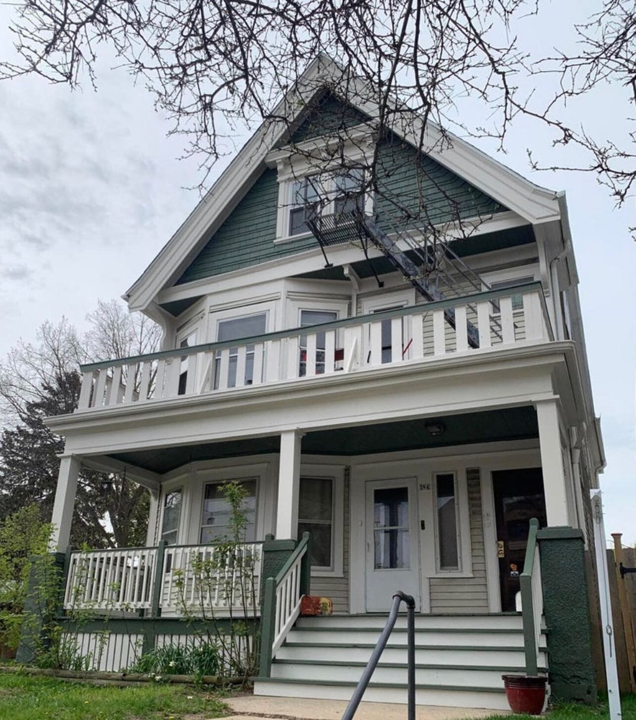 Building Photo - 633 E Burleigh St