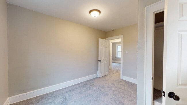 Building Photo - Edgewater Neighborhood - 3 bedroom - 2 Bat...