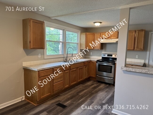 Building Photo - 701 Aureole St
