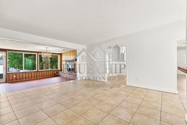 Building Photo - 6714 Nina Rosa Dr