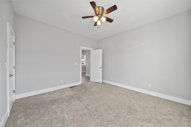 Building Photo - 106 N Main St