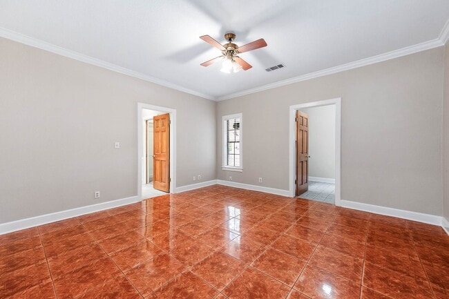 Building Photo - 2245 N Austin Ave