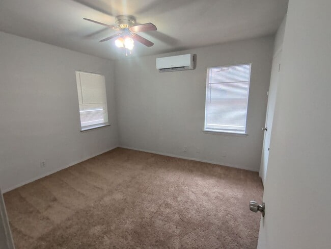 Building Photo - 1718 Mignon Dr