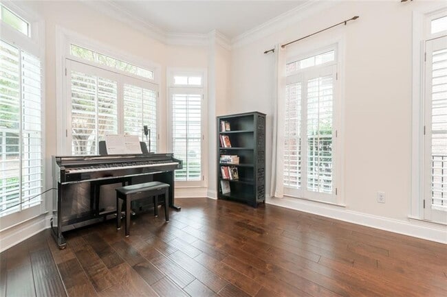 Building Photo - 1153 Dunwoody Village Dr