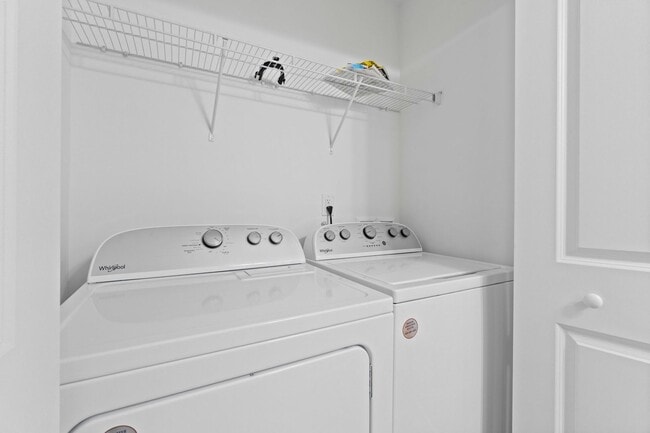 Building Photo - 1006 10th St NE