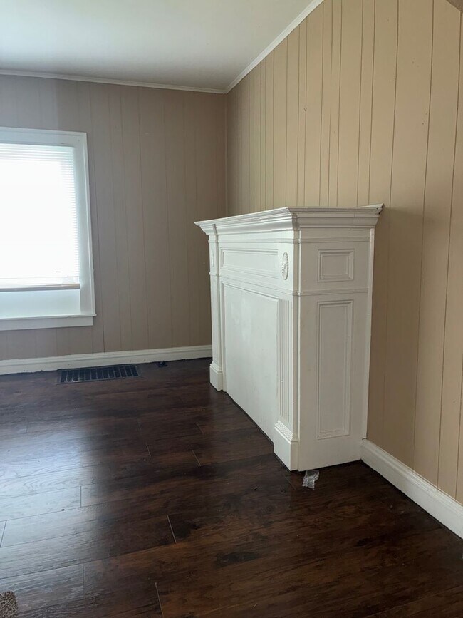 Building Photo - Charming 3-Bedroom Property in Prime Location