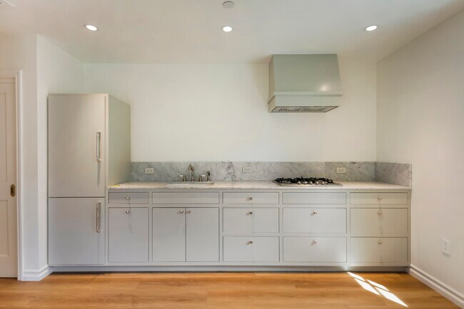 Building Photo - 3132 Belden Dr