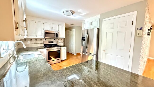Building Photo - 28 Walcott Green