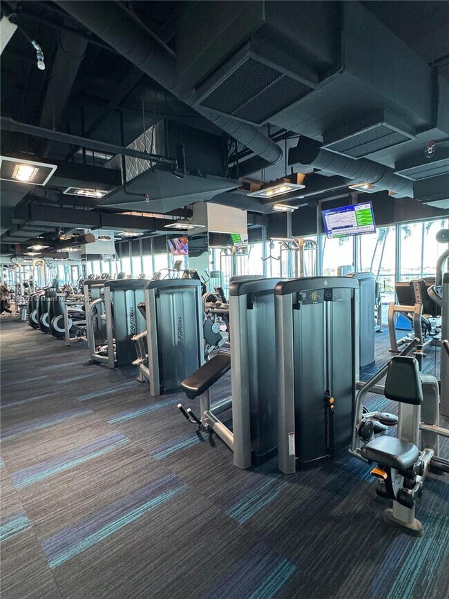 Building Photo - 601 NE 36th St