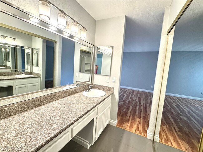 Building Photo - 6250 W Flamingo Rd