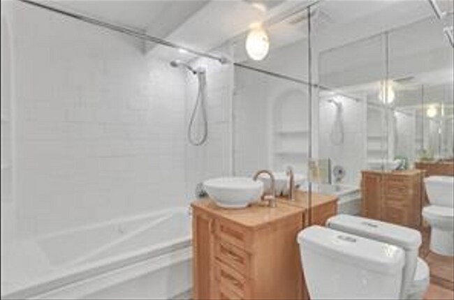 Building Photo - 505 NE 30th St