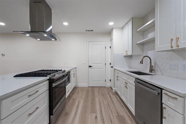 Building Photo - 304 Skyloop Dr