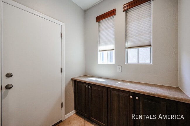 Building Photo - 3173 E Canyon Way