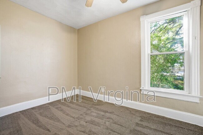 Building Photo - 527 W 26th St
