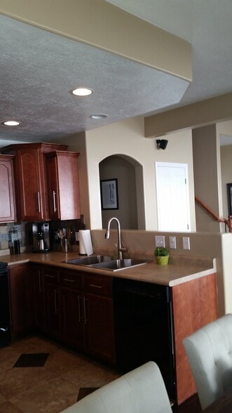 Building Photo - 13437 S Corbin Valley Dr