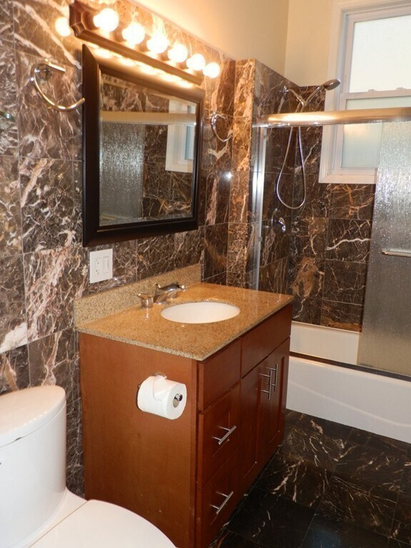 Building Photo - 194 Auburn St