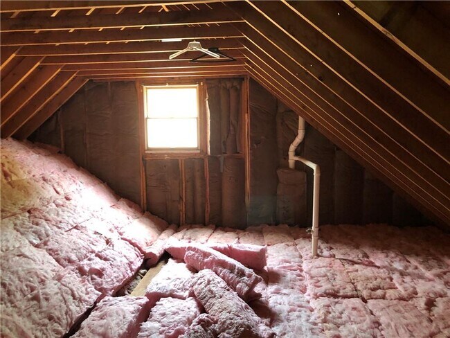 Building Photo - 161 Hines Rd