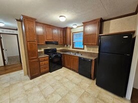 Building Photo - 10 Daisy Ln