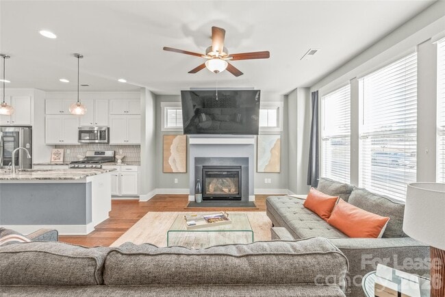 Building Photo - 554 Amalfi Dr