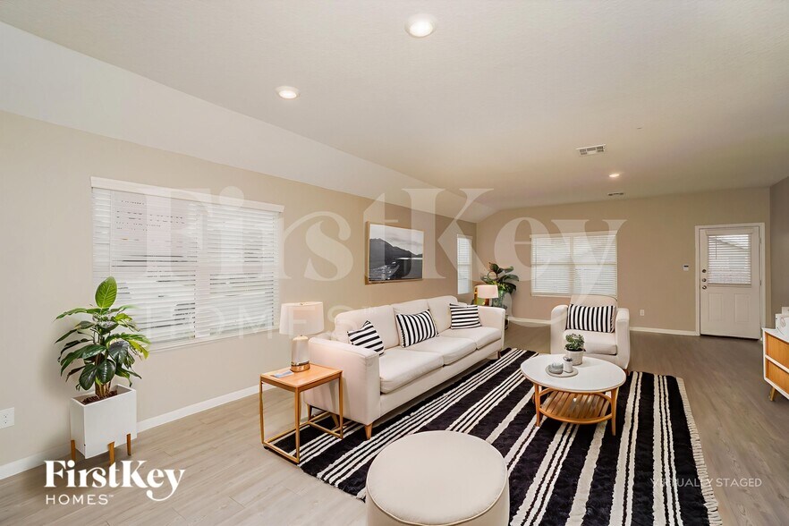 Building Photo - 1203 White Willow