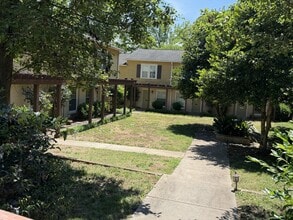 Building Photo - 1215 Pinecrest Ave