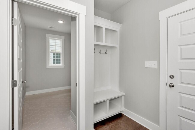 Building Photo - Luxury Craftsman Home in Monrovia Springs