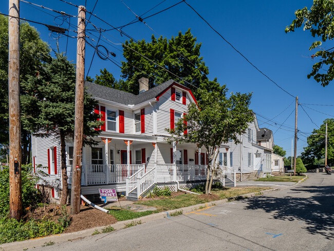 Building Photo - 3 Cedar St