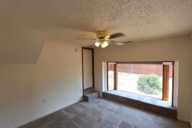 Building Photo - Charming 2 Bedroom Home in Lower Greenlaw | Large Fenced Yard