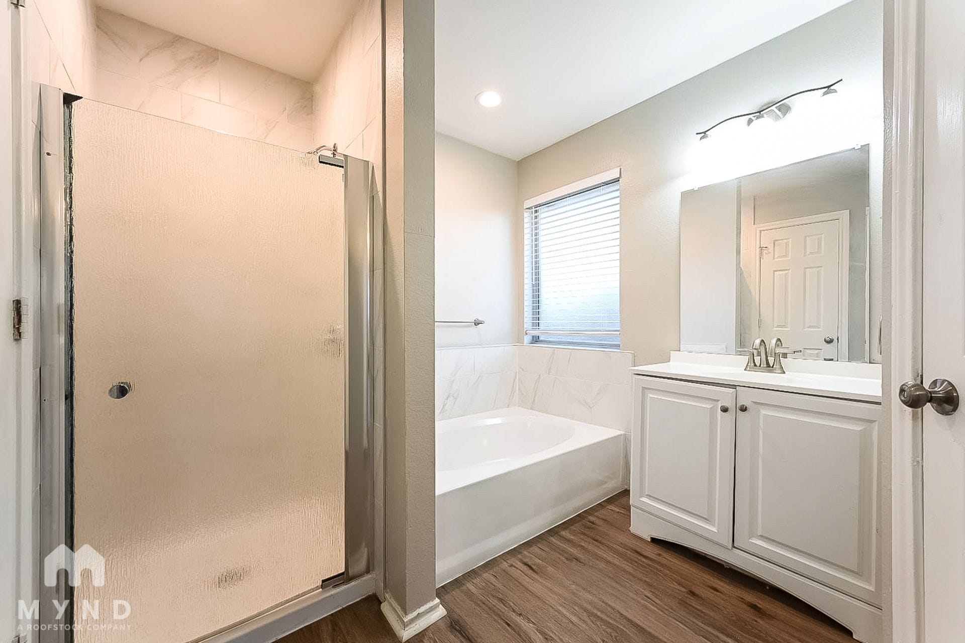 Building Photo - 2526 Sunset Dr