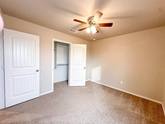 Building Photo - 3/2/2 Home in Windstone!