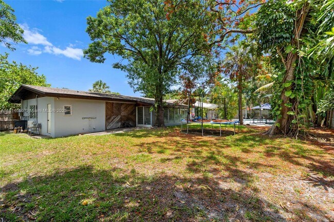 Building Photo - 1708 SW 11th St