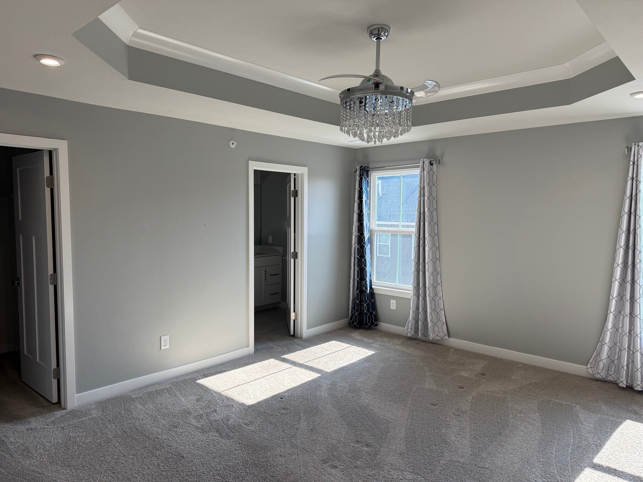 Building Photo - 310 Helenium Dr