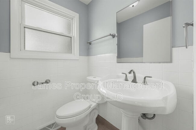 Building Photo - 9063 N Clifton Ave