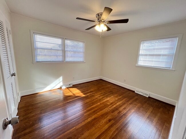 Building Photo - 1920 Eastway Dr