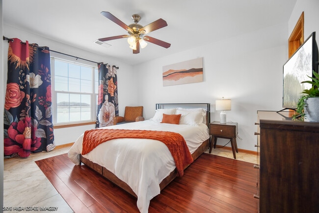 Building Photo - 632 Spring Leaf Dr