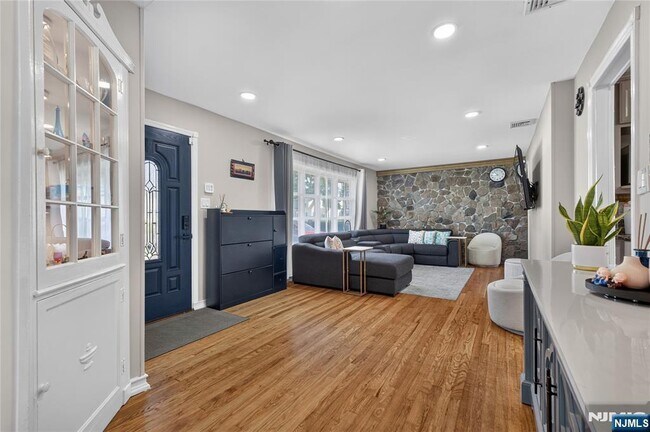 Building Photo - 8 Coyles Ct