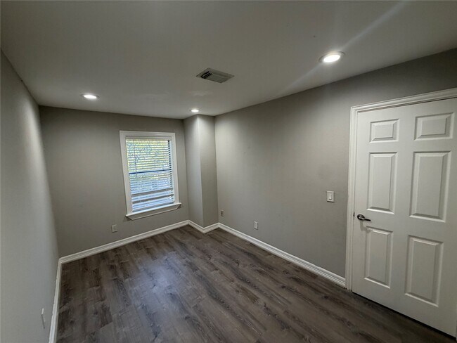 Building Photo - 2810 Grants Lake Blvd