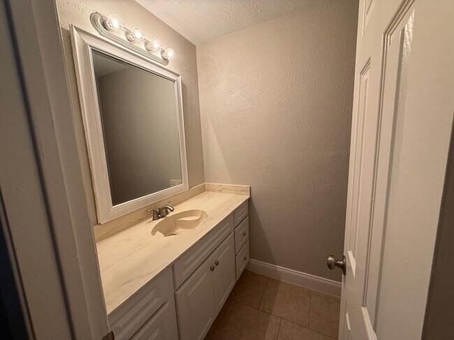 Building Photo - 16730 Frigate Dr