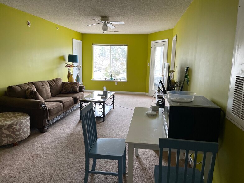 Building Photo - 1410 Collegiate Cir