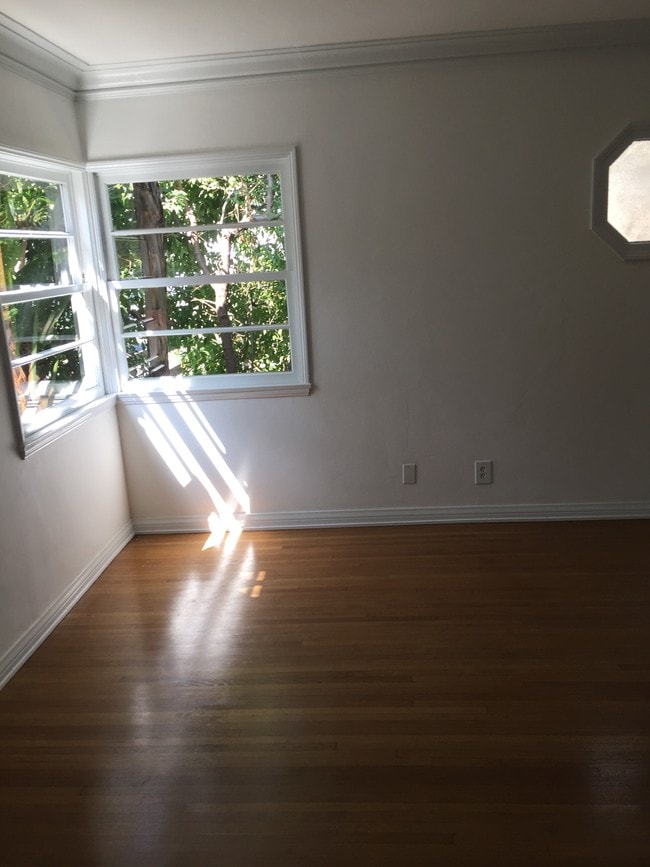 Bedroom - 2818 S Barrington Ave